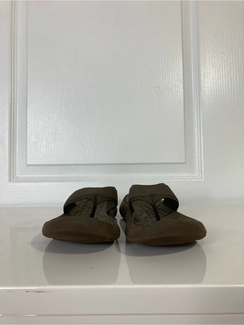 CROCS Sandals Men 11 Brown Flip-Flops Reviva Thong Song